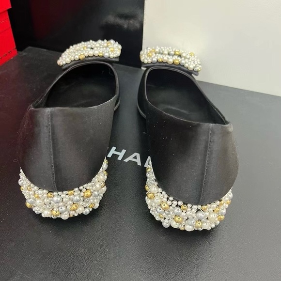 Roger Vivier - Picture 2 of 5